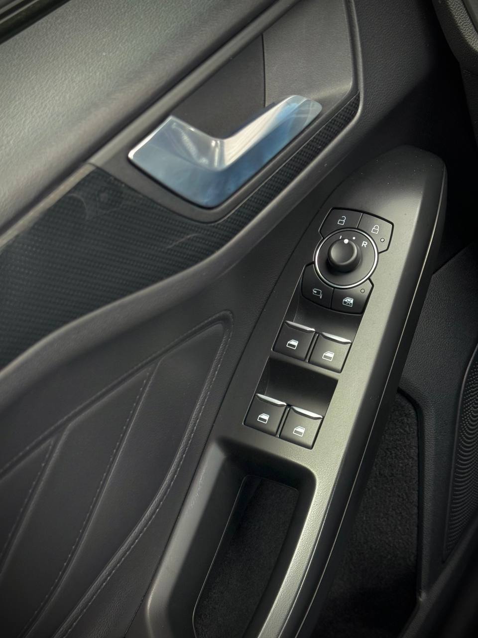 Ford Focus ST line Ecoboost Hybrid