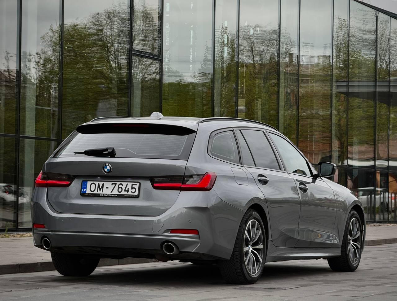 BMW 318d G21
