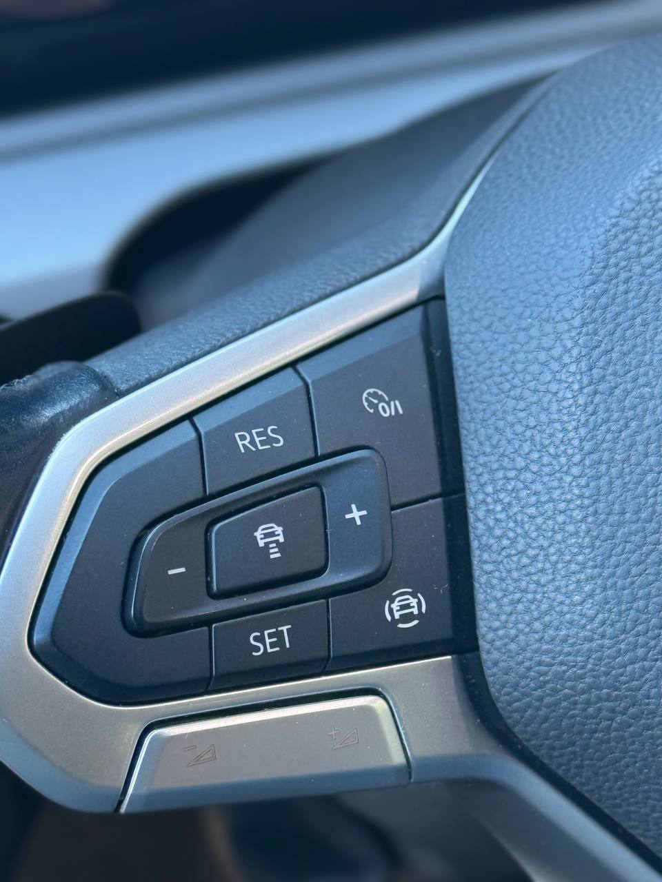 VW Golf 8 2.0tdi