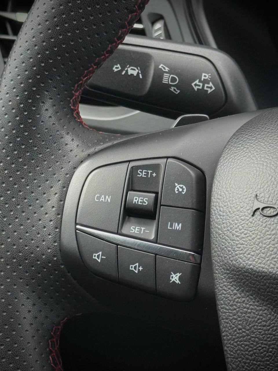 Ford Focus ST line Ecoboost Hybrid