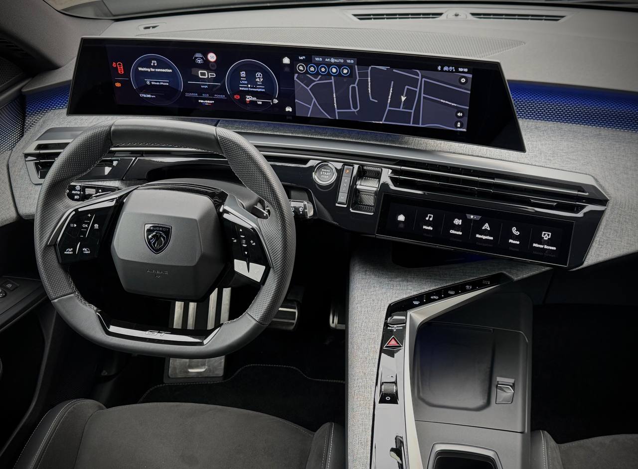 Peugeot 5008 GT Hybrid 136 E-Dcs6