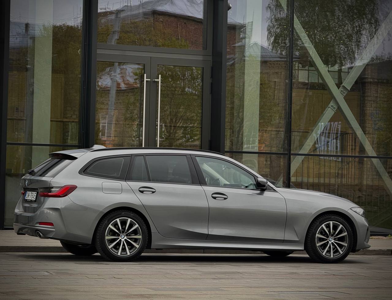 BMW 318d G21