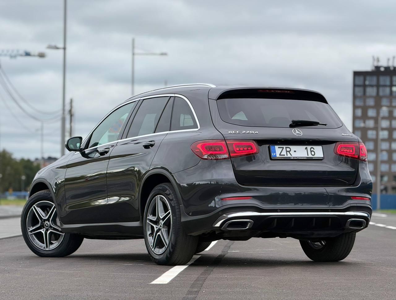 Mercedes-Benz 220D 4Matic AMG Pack